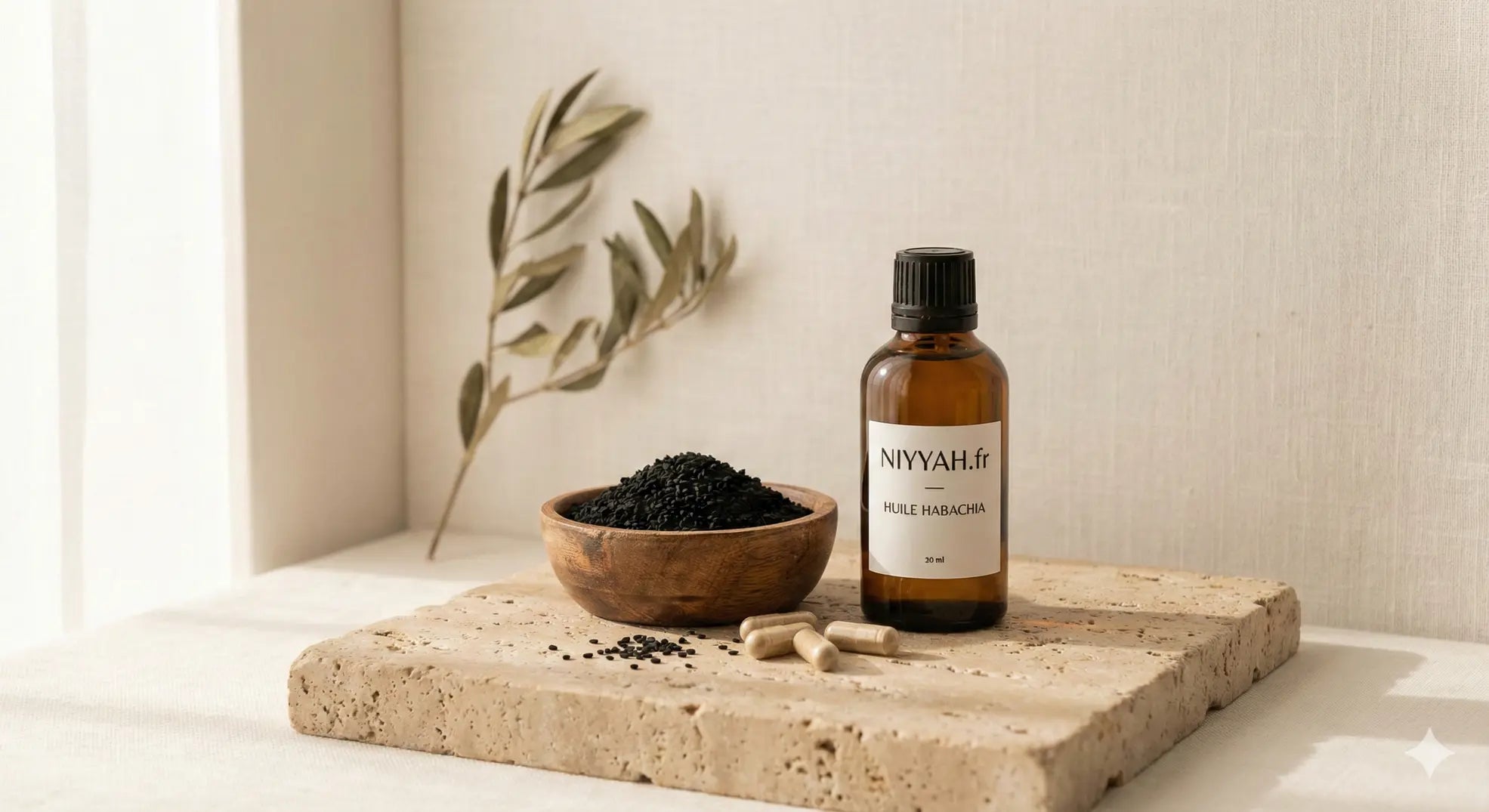 Présentation de l'huile à barbe homme NIYYAH. illustration avec plante en arrière plan et poudre noir. Image