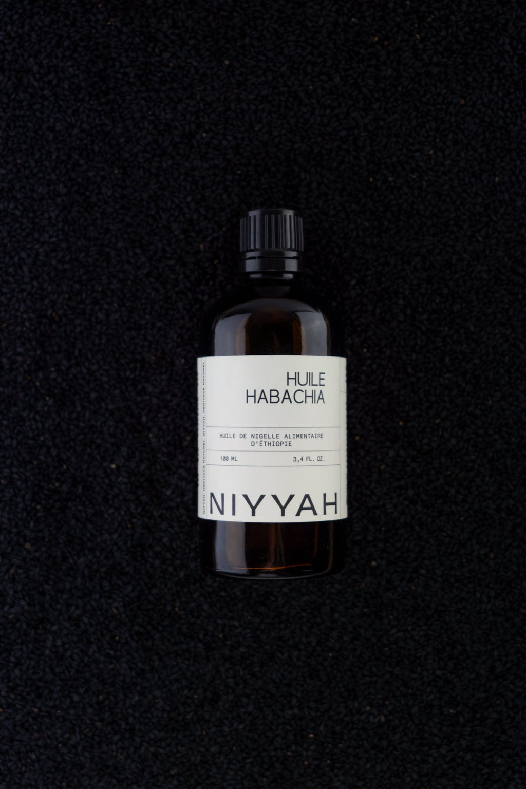 Huile de nigelle noire Habacha d'Éthiopie 100ml alimentaire en flacon verre ambré bouchon noir sur fond sombre